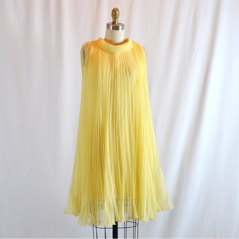 🌼 Vintage 1960s Miss Elliette Pleated Chiffon Trapeze Dress – Sunny Yellow 🌼